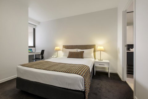 Code Apartments - Palm Beach Accommodation 9