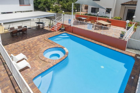 Sunshine Beach Resort - Palm Beach Accommodation 1