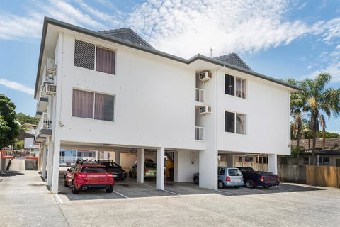 Sunshine Beach Resort - Palm Beach Accommodation 13