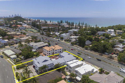 Sunshine Beach Resort - Palm Beach Accommodation 2