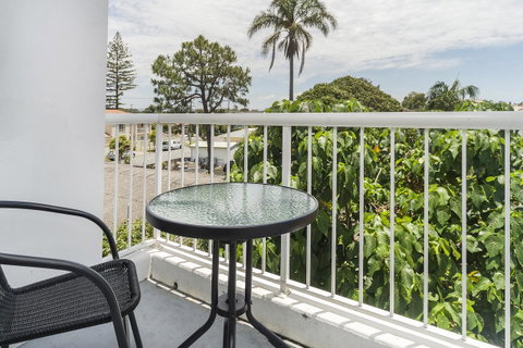 Sunshine Beach Resort - Palm Beach Accommodation 4