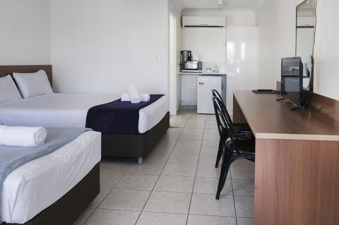 Sunshine Beach Resort - Palm Beach Accommodation 9