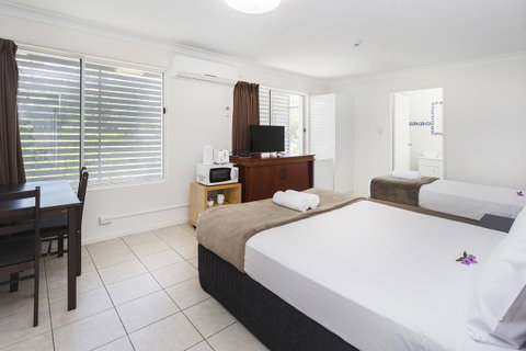 Sunshine Beach Resort - Palm Beach Accommodation 8