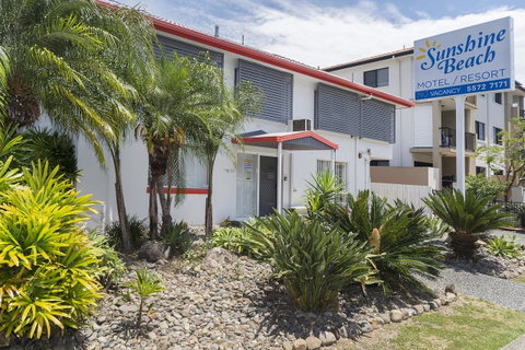 Sunshine Beach Resort - Palm Beach Accommodation 3
