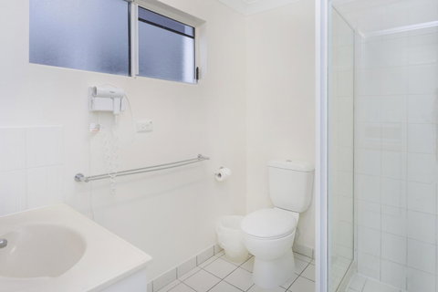 Sunshine Beach Resort - Palm Beach Accommodation 11