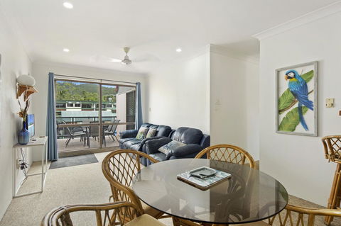 Location! 2BR Town View Unit In Centre Of Airlie. - Palm Beach Accommodation 16
