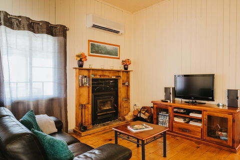 Apple Blossom Cottages - Palm Beach Accommodation 6
