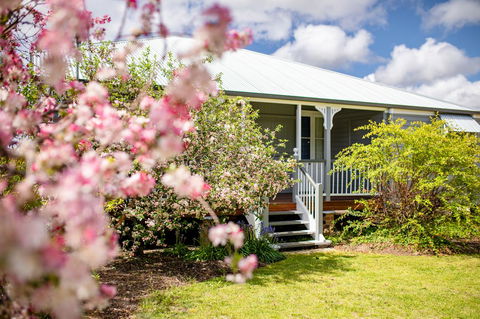 Apple Blossom Cottages - Palm Beach Accommodation 1