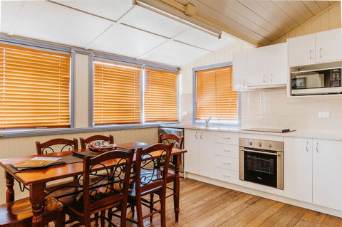 Apple Blossom Cottages - Palm Beach Accommodation 7