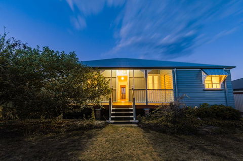 Apple Blossom Cottages - Palm Beach Accommodation 0
