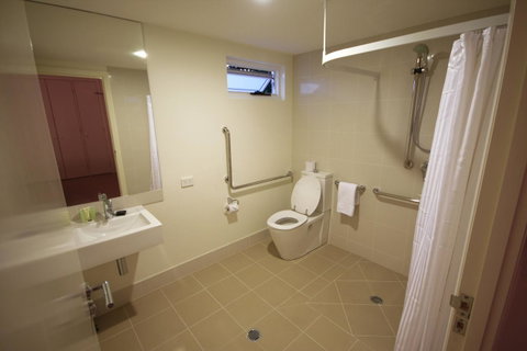 Domain Serviced Apartments - Palm Beach Accommodation 13