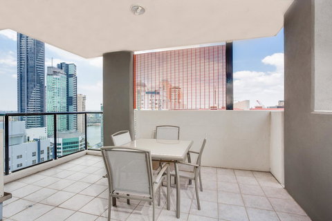 Republic Apartments Brisbane City - Palm Beach Accommodation 15