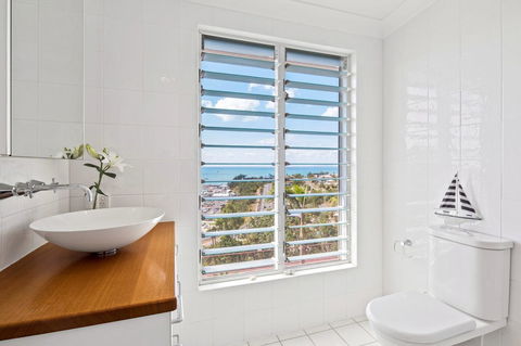 Nautilus On The Hill - Airlie Beach - Palm Beach Accommodation 26