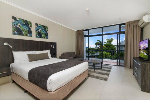 Sunshine Tower Hotel - Palm Beach Accommodation 1