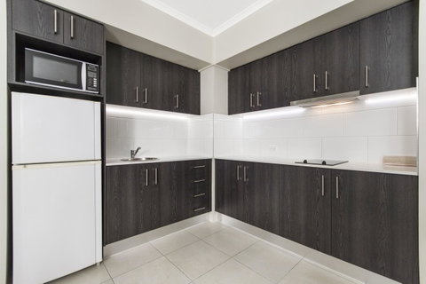 Sunshine Tower Hotel - Palm Beach Accommodation 21