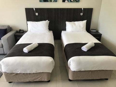 Sunshine Tower Hotel - Palm Beach Accommodation 6