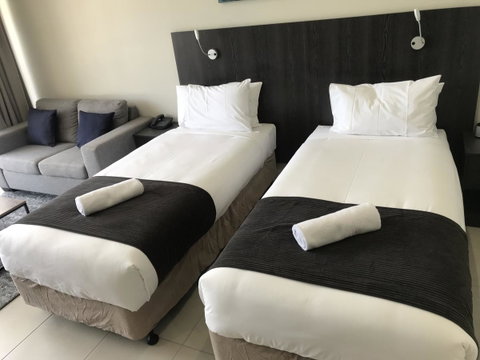 Sunshine Tower Hotel - Palm Beach Accommodation 10