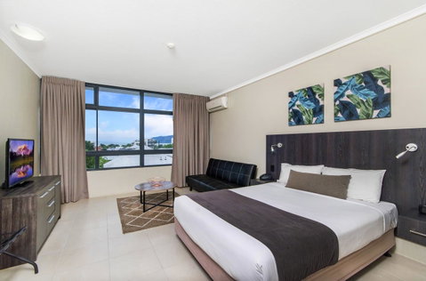 Sunshine Tower Hotel - Palm Beach Accommodation 5