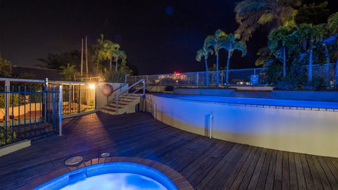 Sunshine Tower Hotel - Palm Beach Accommodation 12