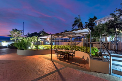 Sunshine Tower Hotel - Palm Beach Accommodation 15