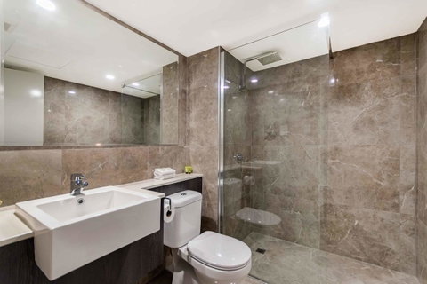 Sunshine Tower Hotel - Palm Beach Accommodation 23