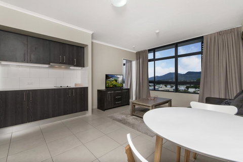 Sunshine Tower Hotel - Palm Beach Accommodation 20