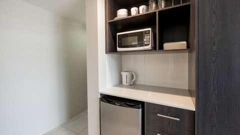 Sunshine Tower Hotel - Palm Beach Accommodation 8