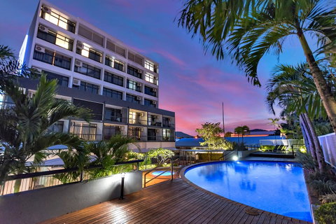 Sunshine Tower Hotel - Palm Beach Accommodation 0