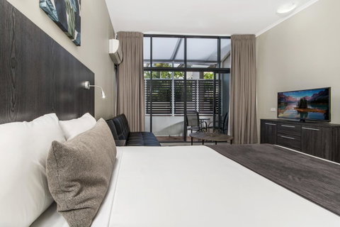 Sunshine Tower Hotel - Palm Beach Accommodation 18