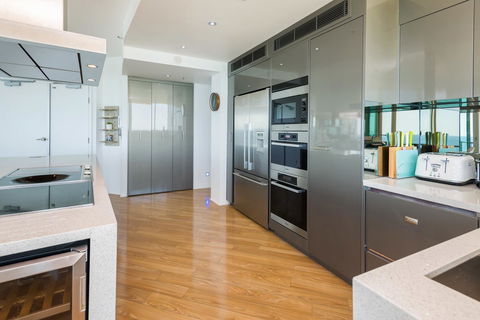 The Waterford On Main Beach - Palm Beach Accommodation 7