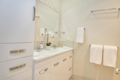 The Guesthouse Maleny - Palm Beach Accommodation 9