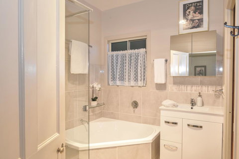 The Guesthouse Maleny - Palm Beach Accommodation 10