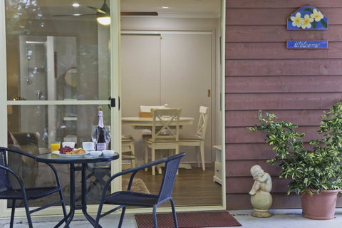 Shasta Place - Palm Beach Accommodation 0