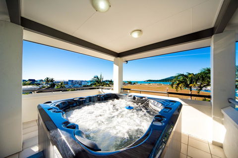 Portside Whitsunday Luxury Holiday Apartments - Palm Beach Accommodation 3