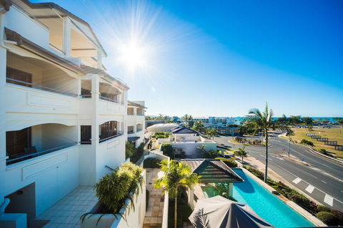 Portside Whitsunday Luxury Holiday Apartments - Palm Beach Accommodation 2