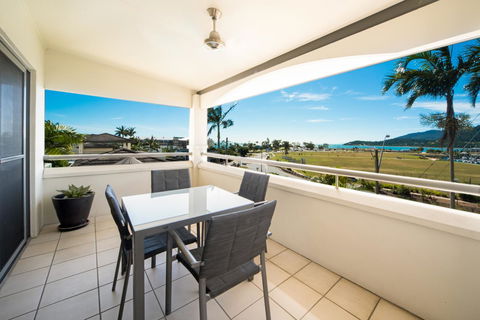 Portside Whitsunday Luxury Holiday Apartments - Palm Beach Accommodation 4