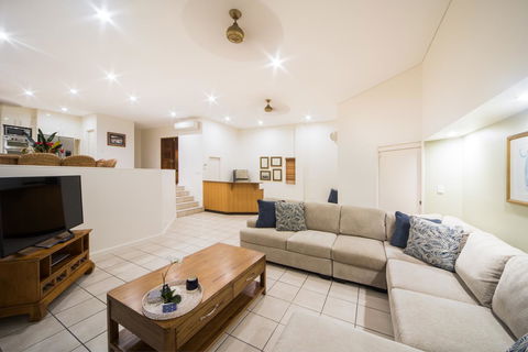 Portside Whitsunday Luxury Holiday Apartments - Palm Beach Accommodation 26