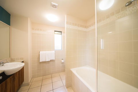 Portside Whitsunday Luxury Holiday Apartments - Palm Beach Accommodation 14