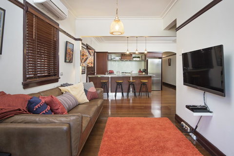 Anville Court - Palm Beach Accommodation 7