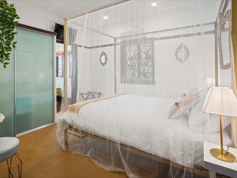Anville Court - Palm Beach Accommodation 9