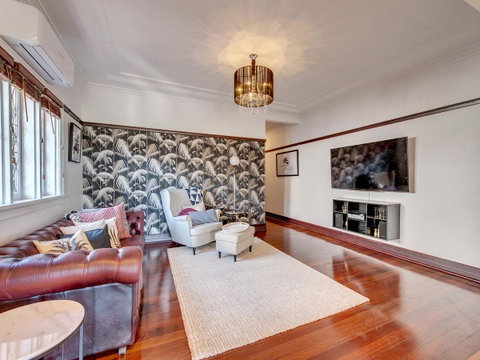 Anville Court - Palm Beach Accommodation 3