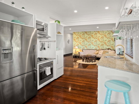 Anville Court - Palm Beach Accommodation 4