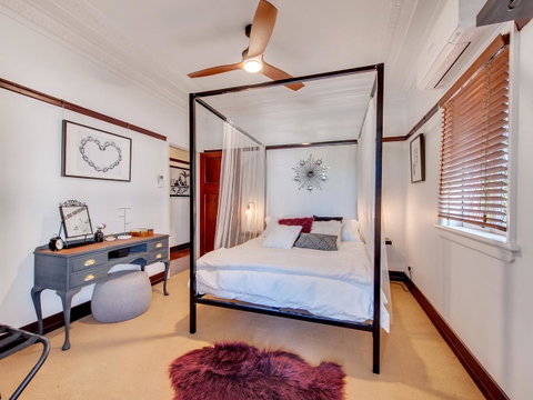 Anville Court - Palm Beach Accommodation 8