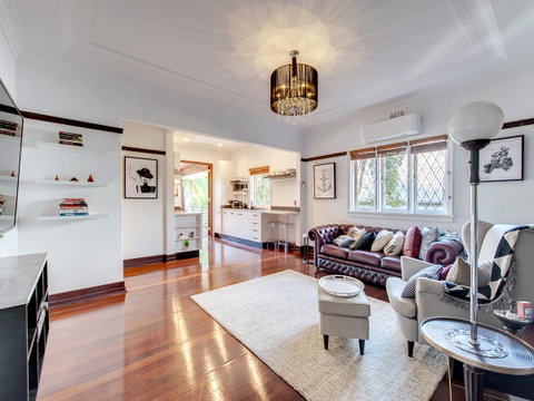 Anville Court - Palm Beach Accommodation 6