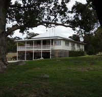 Loughmore House - Palm Beach Accommodation