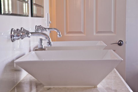 Curtis Falls Cottage - Palm Beach Accommodation 3