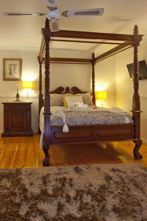 Curtis Falls Cottage - Palm Beach Accommodation 6