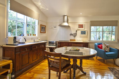 Curtis Falls Cottage - Palm Beach Accommodation 19