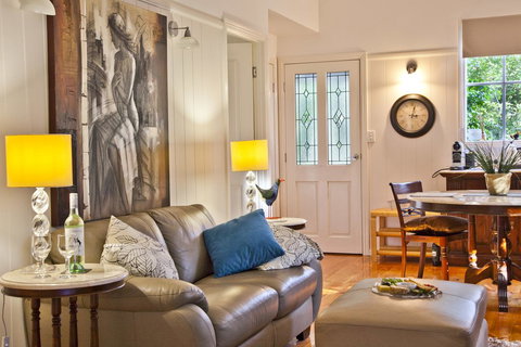 Curtis Falls Cottage - Palm Beach Accommodation 7