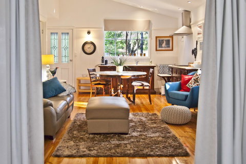 Curtis Falls Cottage - Palm Beach Accommodation 11